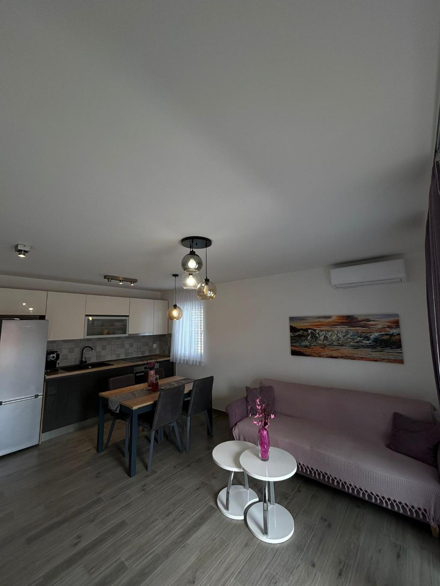Apartments Vini 돈지세케트 외부 사진