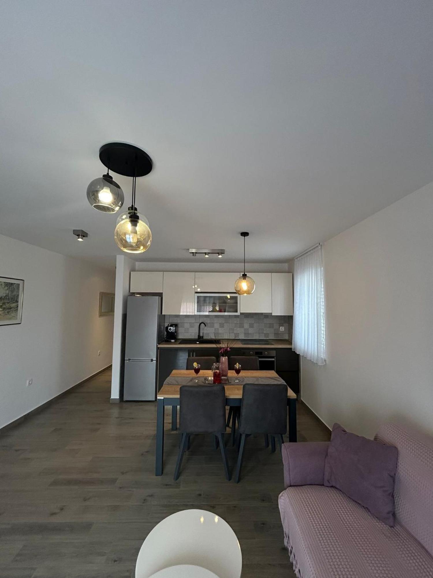 Apartments Vini 돈지세케트 외부 사진