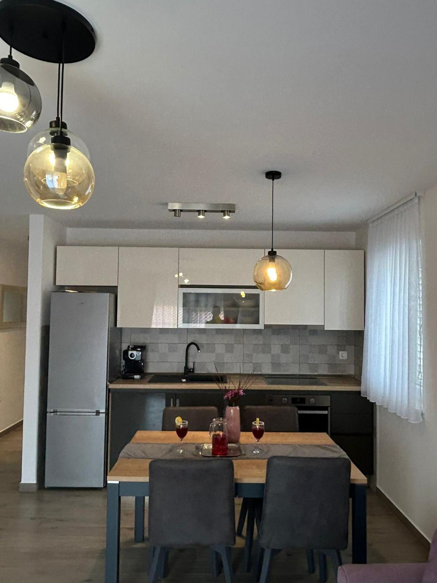 Apartments Vini 돈지세케트 외부 사진
