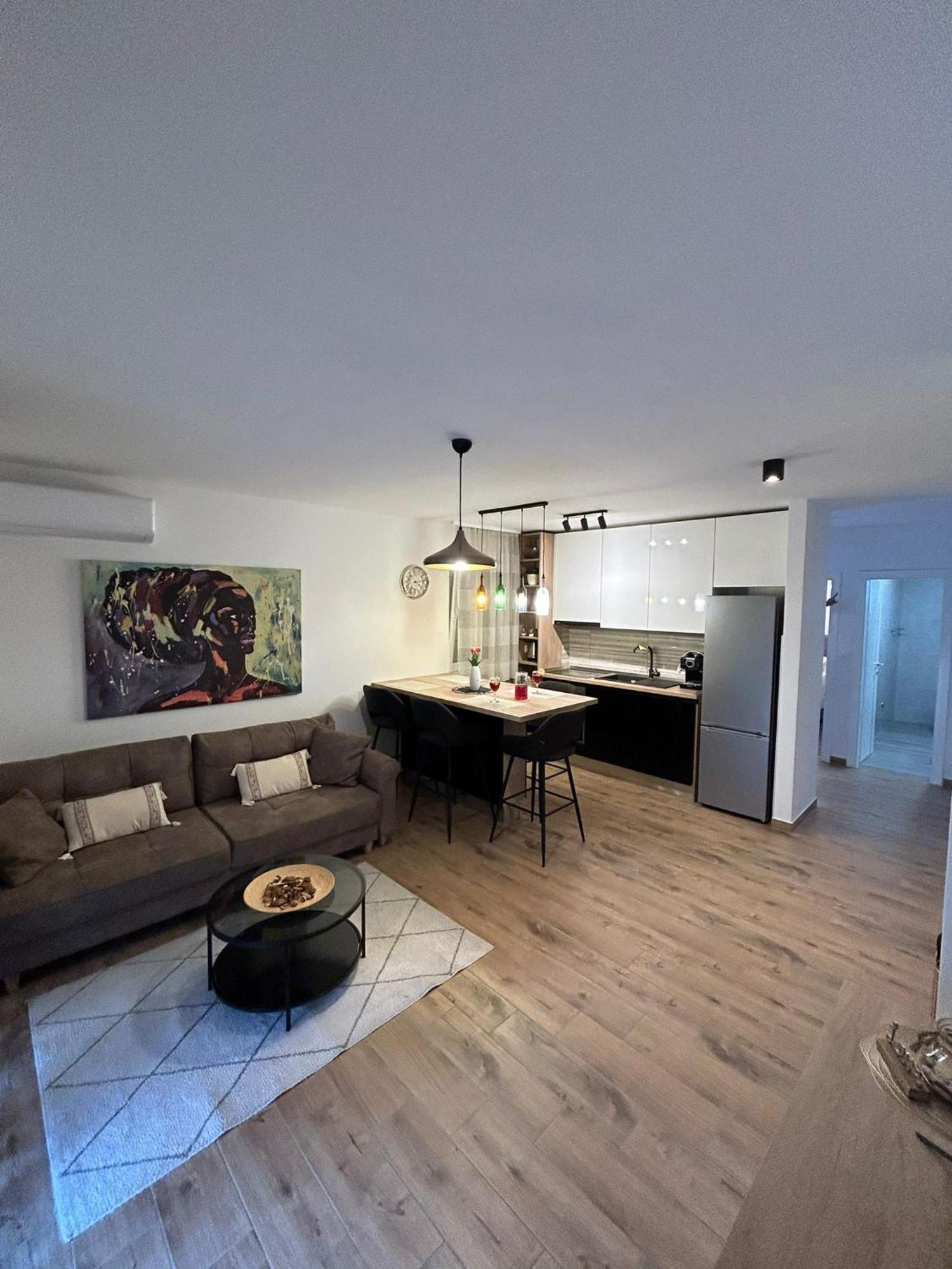 Apartments Vini 돈지세케트 외부 사진