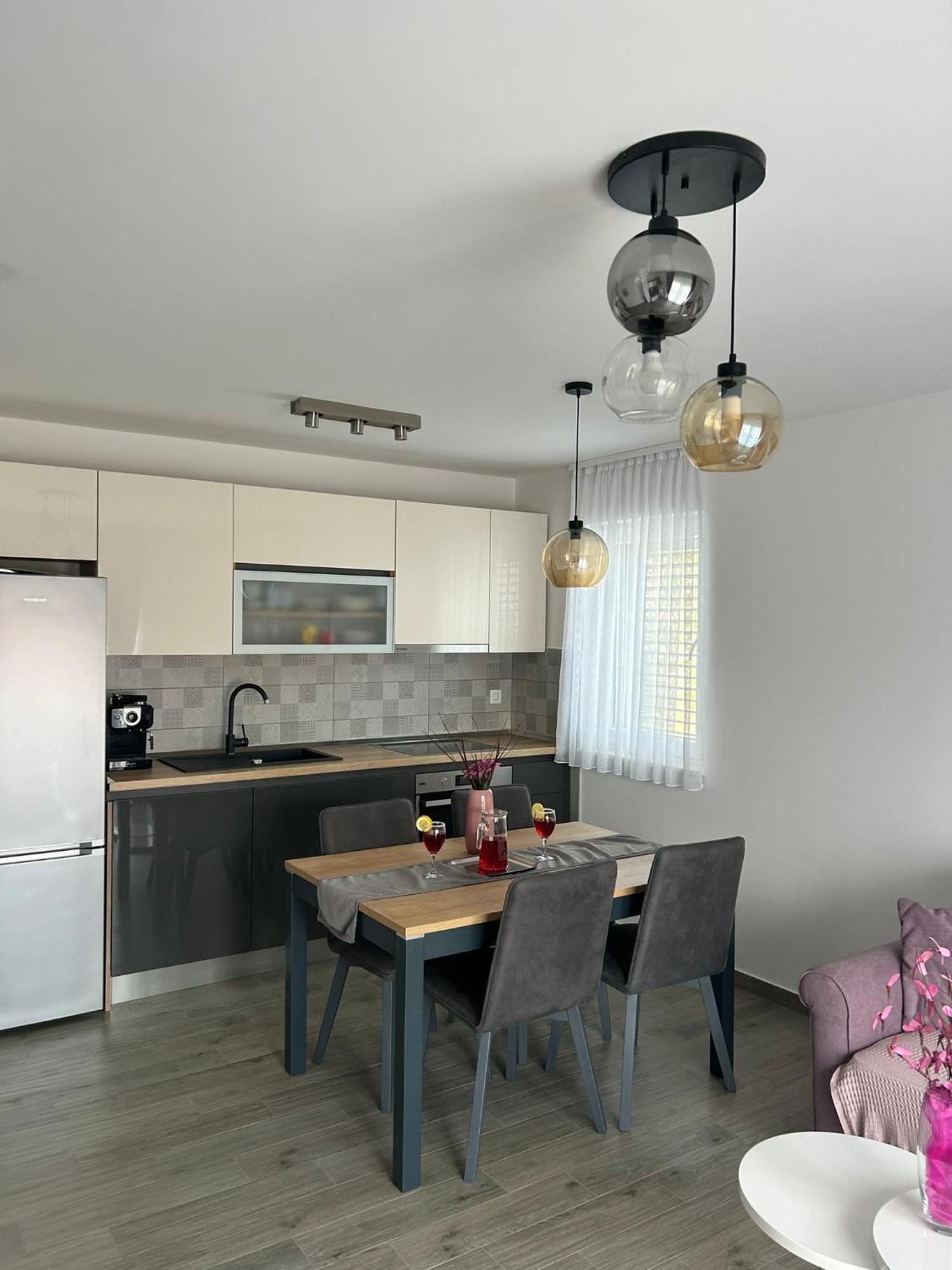 Apartments Vini 돈지세케트 외부 사진