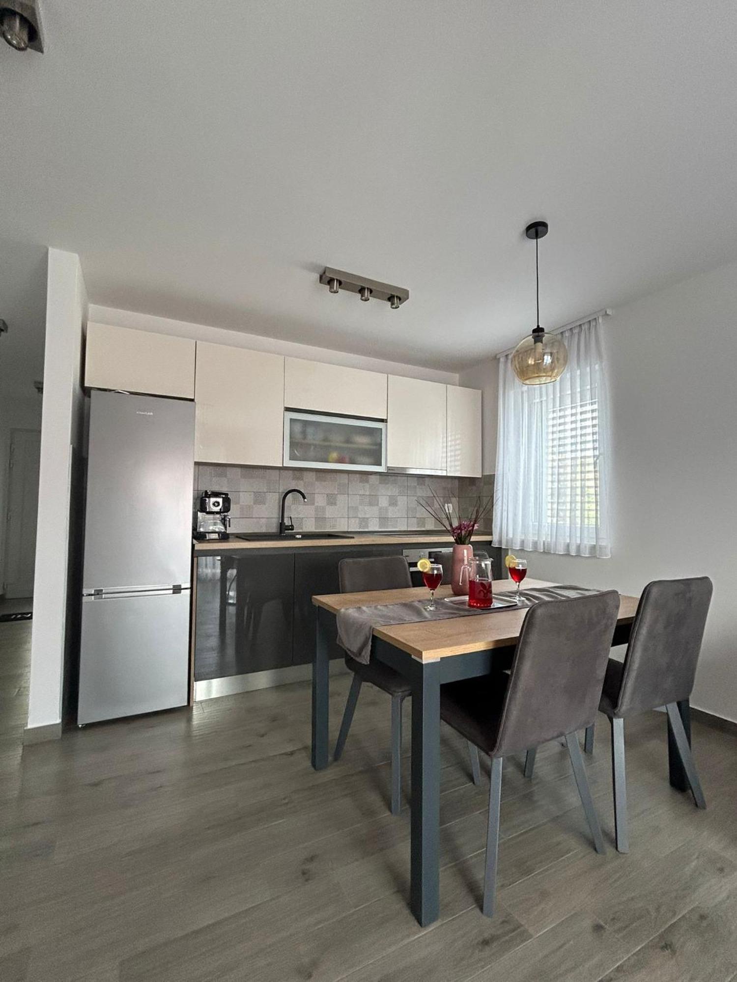 Apartments Vini 돈지세케트 외부 사진